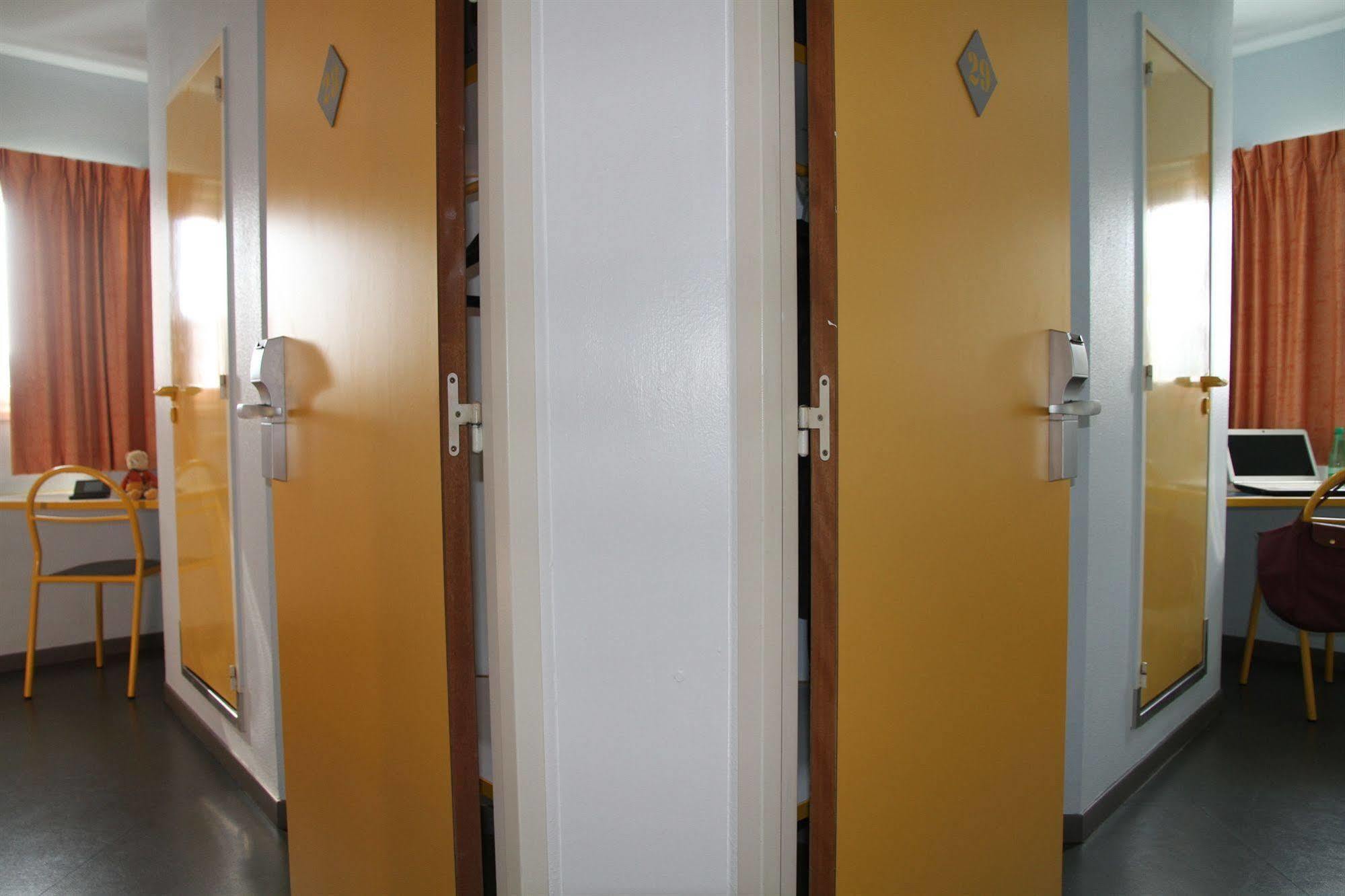 Europe Hotel Варен Возел Екстериор снимка