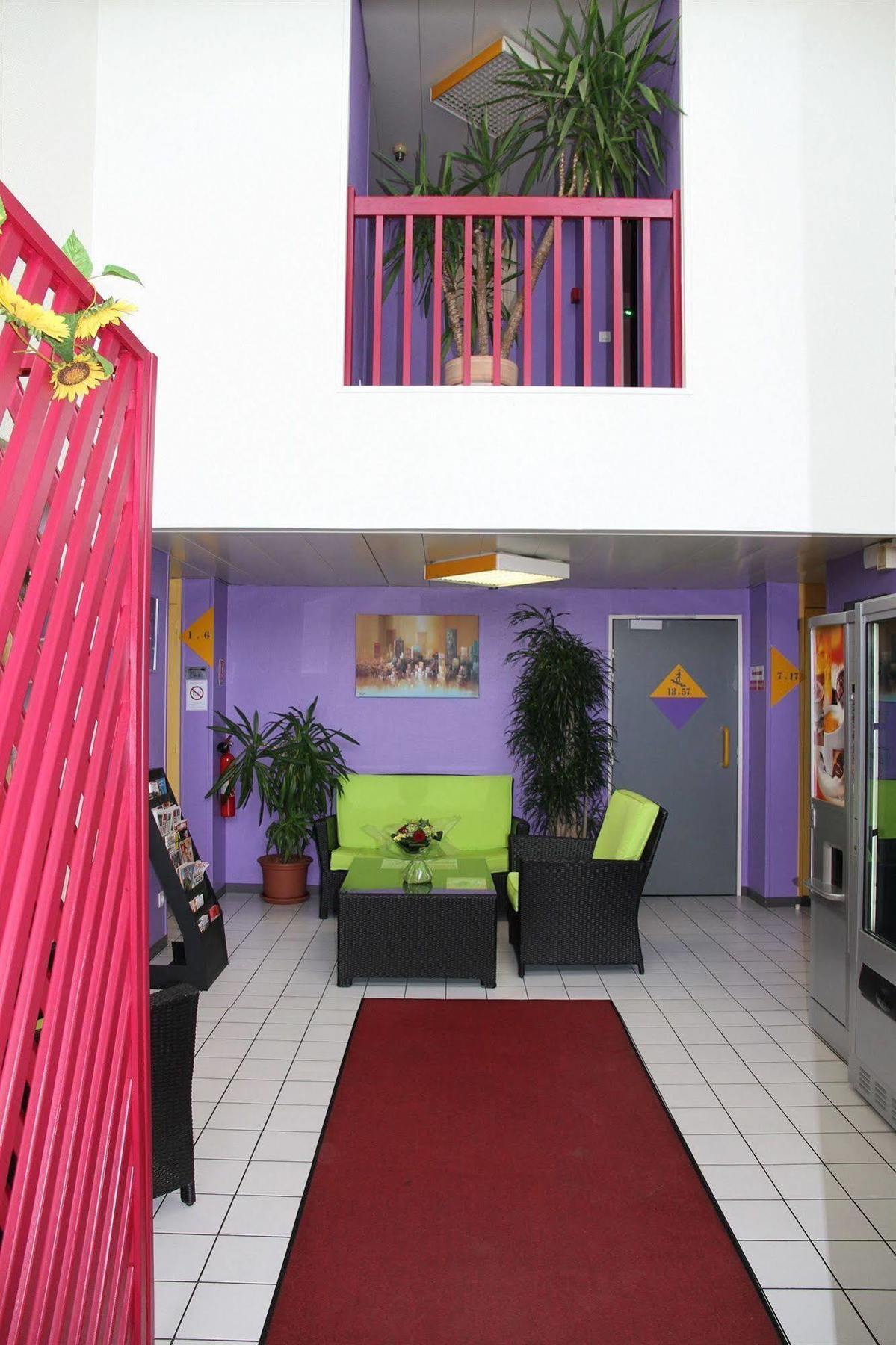 Europe Hotel Варен Возел Екстериор снимка