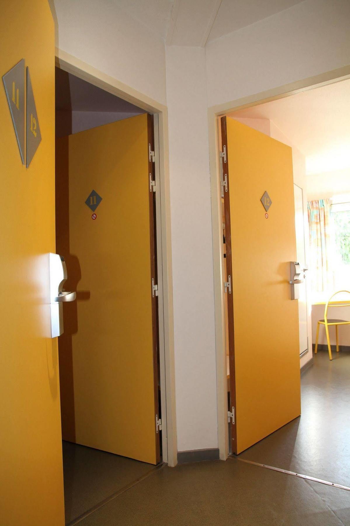 Europe Hotel Варен Возел Екстериор снимка