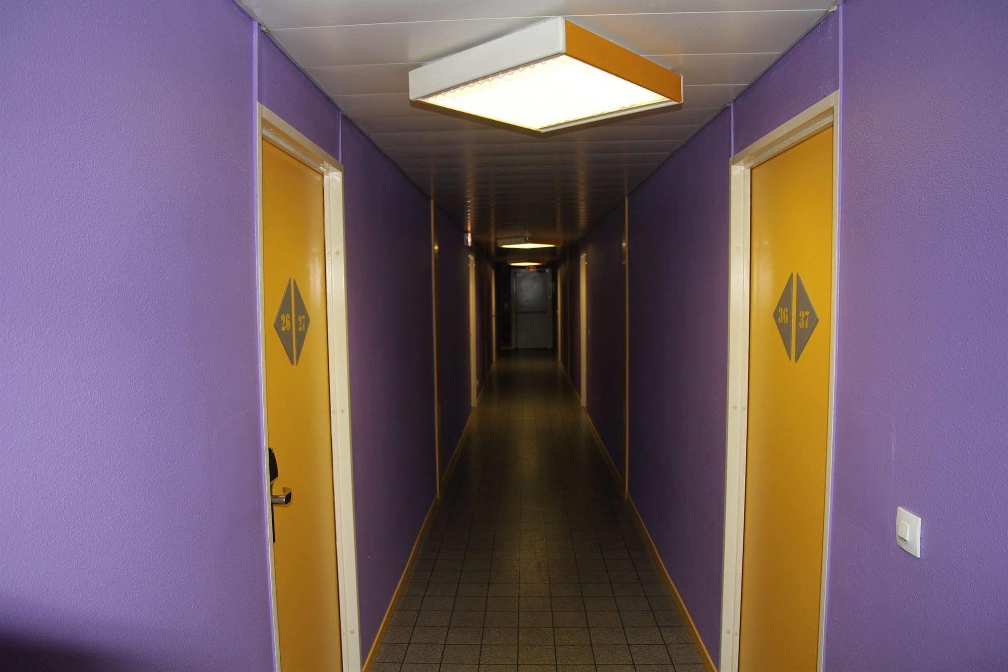 Europe Hotel Варен Возел Екстериор снимка